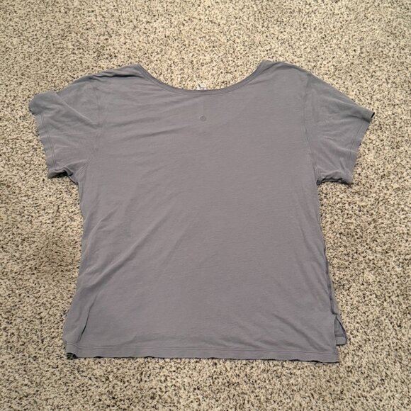 Lululemon | V-Neck Short Sleeve T-shirt | Grey | Size: 12 - Picture 2 of 8